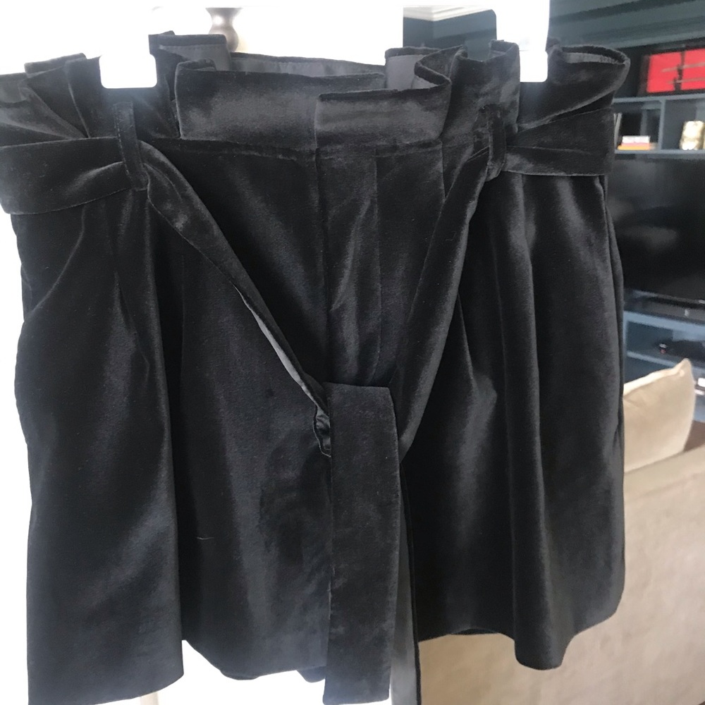 Alice+Olivia Laurine Belted Velvet Shorts- Black